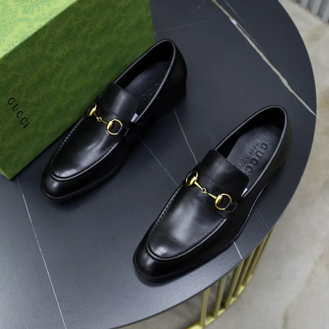 Men's shoes: 250🙅‍♂️🙅‍♂️🙅‍♂️Niuli Brand: GUCCI Size: 38-44 (45 can be customized) Level: Counter classic Material: Original soft cowhide upper Comfortable cowhide lining Original lightweight outsole Style category: Business casual footwear Driving leather shoes Color: Actual picture color